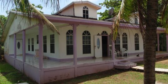 Casa frente al mar en Big Corn Island en venta: con potencial de negocio