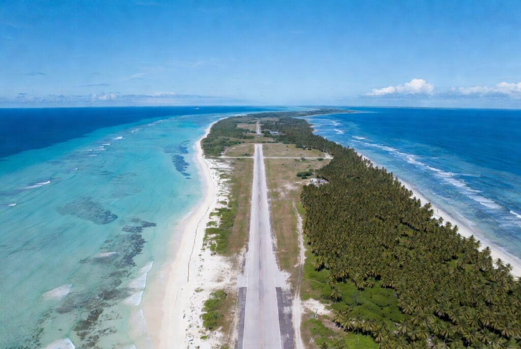 Vista aérea de Big Corn Island que muestra los viajes a Nicaragua con aguas turquesas y playas vírgenes